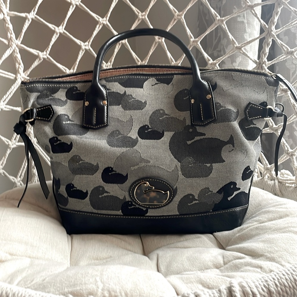 Vintage Dooney and Bourke Duck Print Bag 🦆